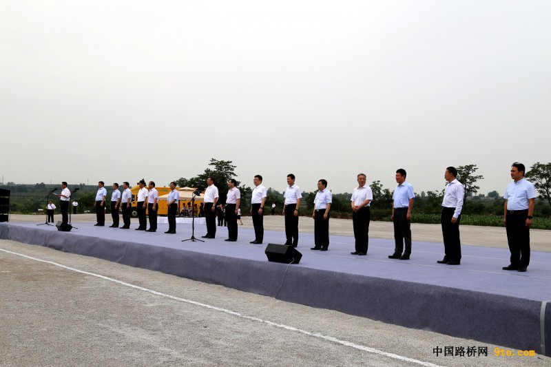 圖為為合銅、吳華高速公路項(xiàng)目開(kāi)工儀式現(xiàn)場(chǎng)1